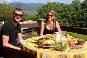 petit-déjeuner-en-terrasse